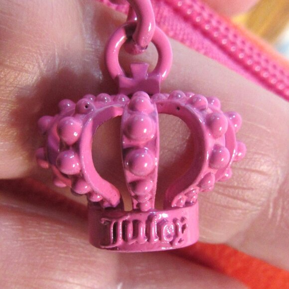 NEW JUICY COUTURE TRAVEL CLUTCH 12" X 8" X 5 CROWN ZIP PULL COSMETIC BAG - Picture 4 of 9